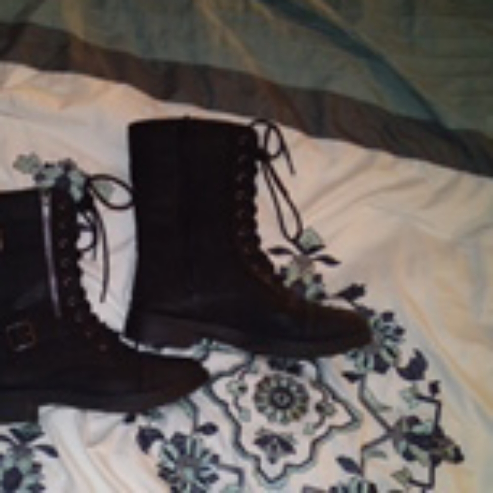Combat boots